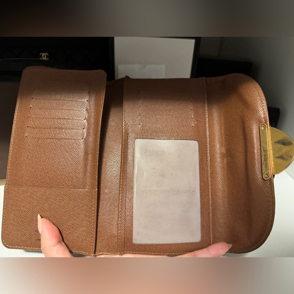 LOUIS VUITTON
Monogram Canvas Eugenie Wallet USED - Picture 6 of 8